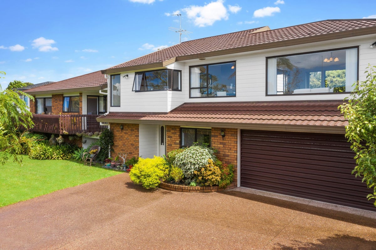 10 Soling Place, West Harbour, Auckland - Carousel 1