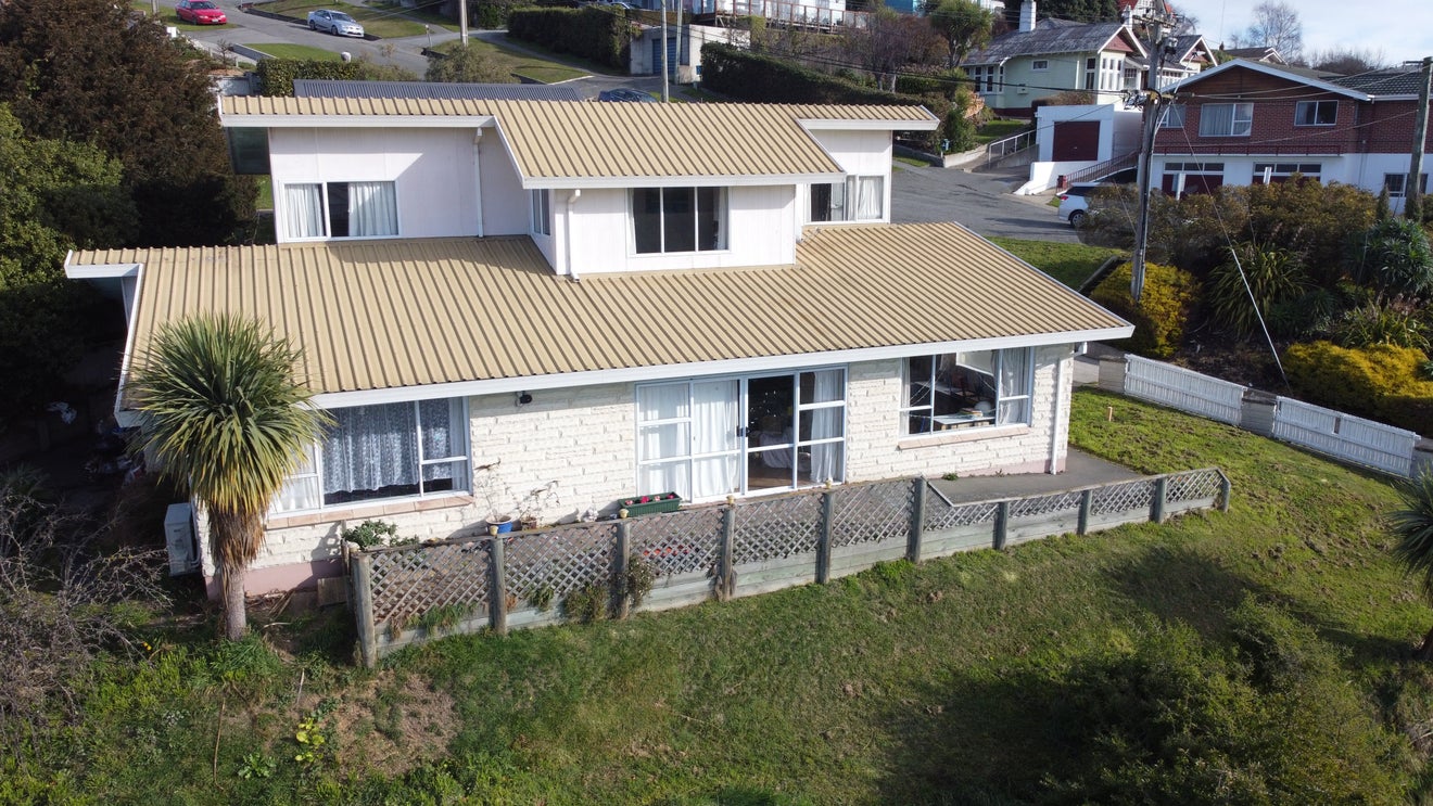 1 Hull Street, South Hill, Oamaru - Carousel 12