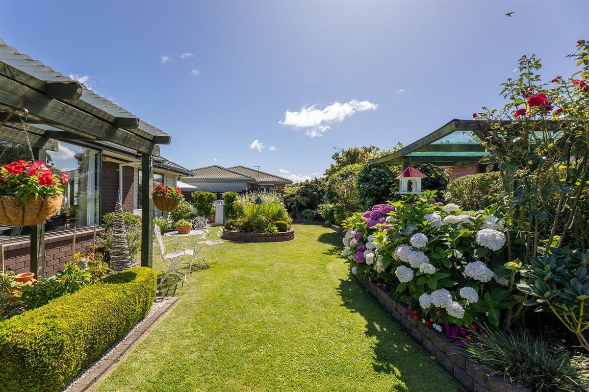 10 Glenconnor Place, Burwood, Christchurch - Carousel 1