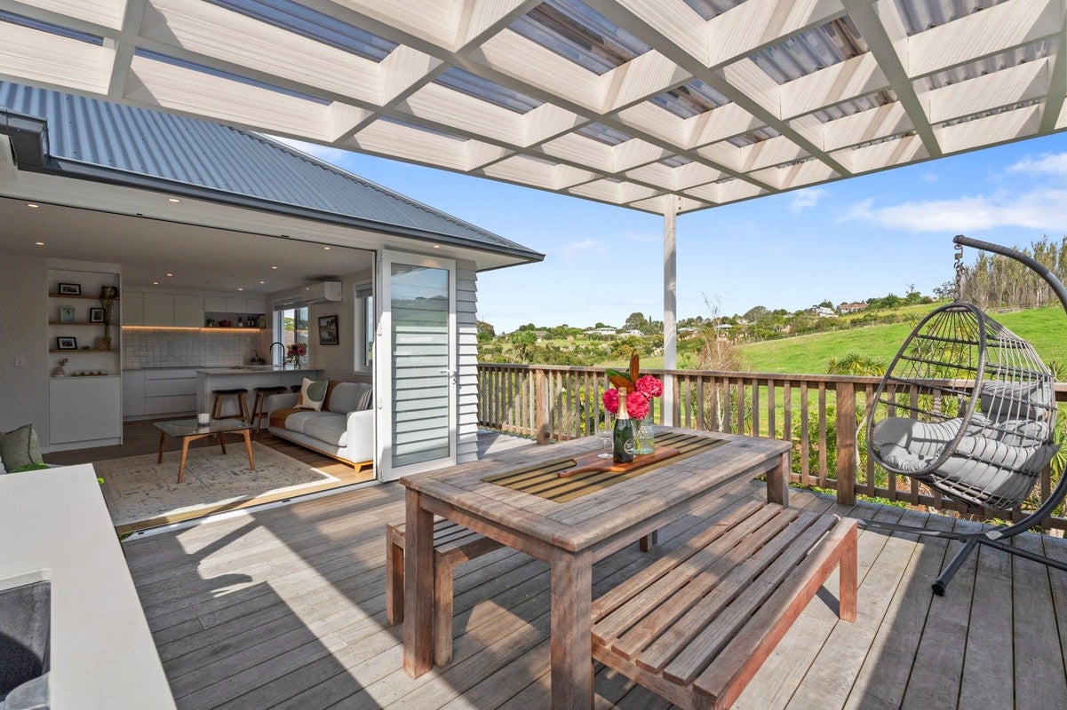 31 Apirana Avenue, Glen Innes, Auckland - Carousel 1