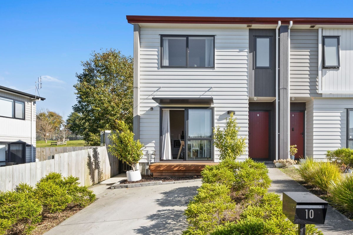 10 Jean Alma Lane, Wattle Downs, Auckland - Carousel 1