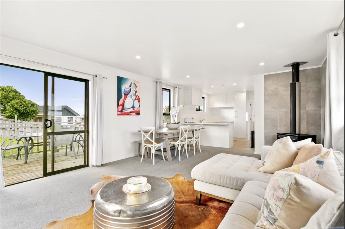 15 Woodhouse Place, West Harbour, Auckland - Carousel 2
