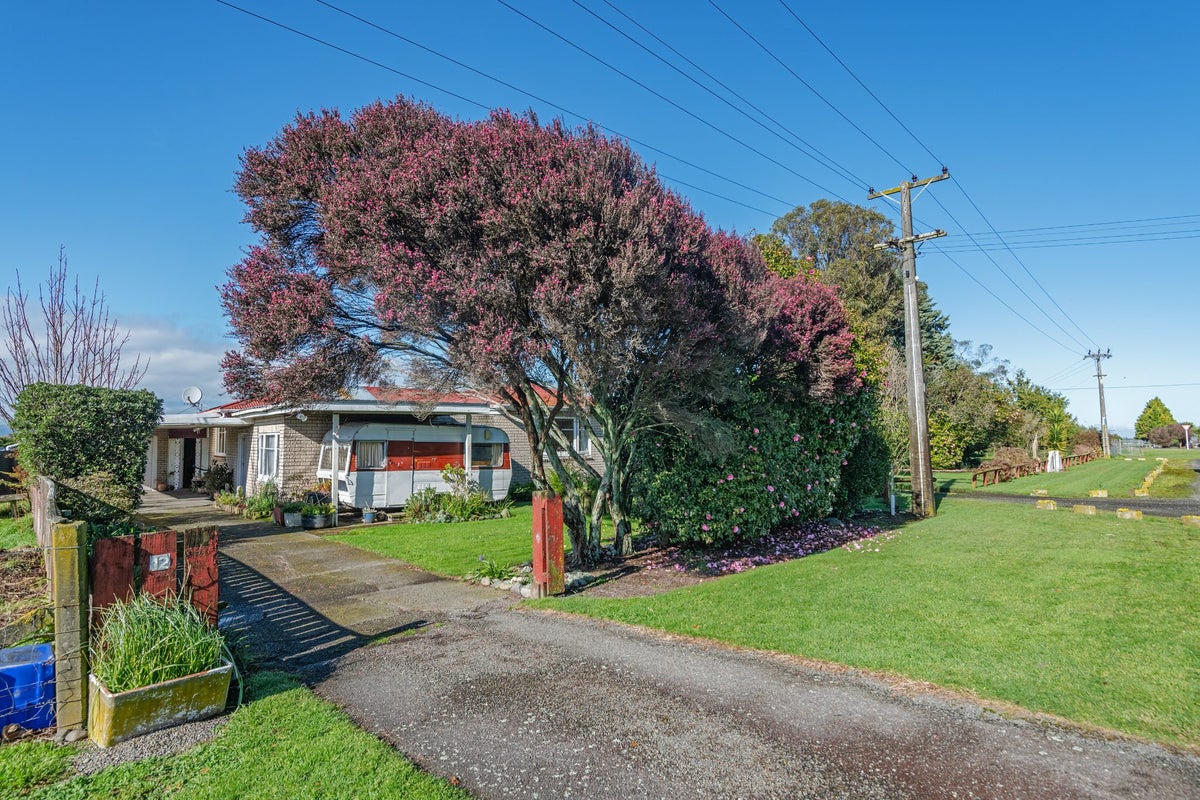 12 Lawton Road, Newbury, Feilding - Carousel 1