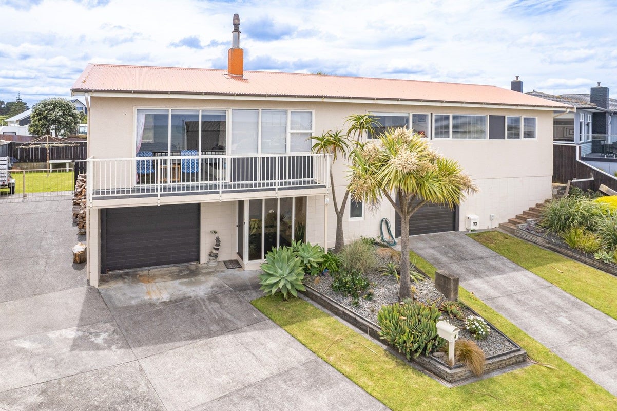 4 Kapiti Terrace, Castlecliff, Whanganui - Carousel 1