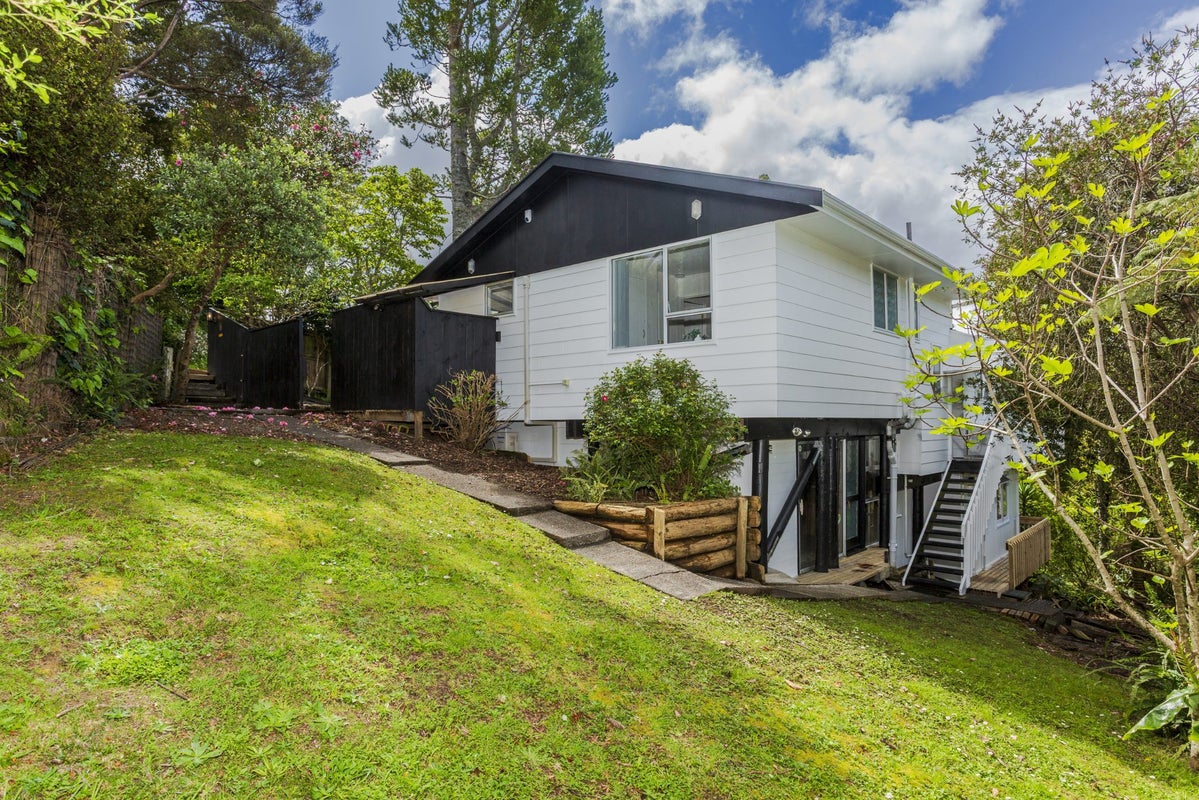 16 West Glade Crescent, Birkenhead, Auckland - Carousel 14