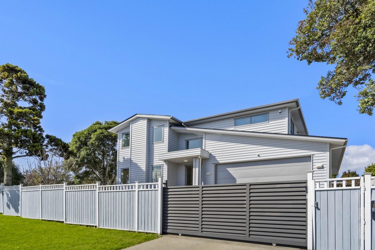 12A Blakeborough Drive, Forrest Hill, Auckland - Carousel 1