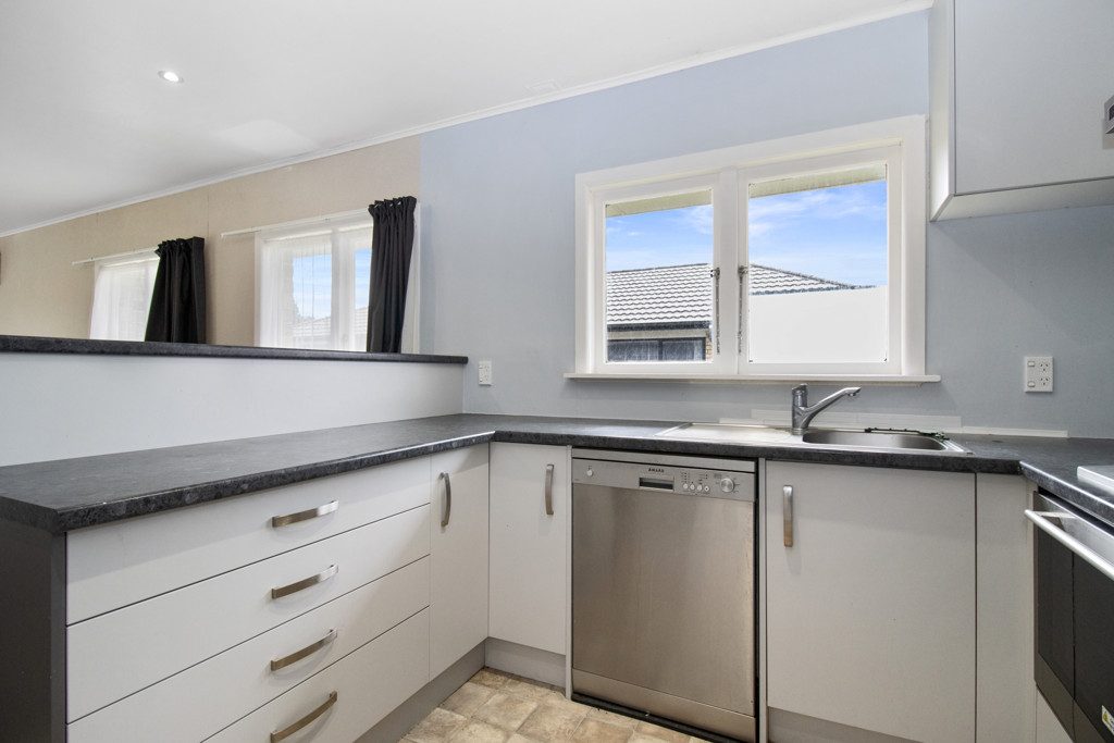 22 Fenwick Crescent, Hillcrest, Hamilton - Carousel 2