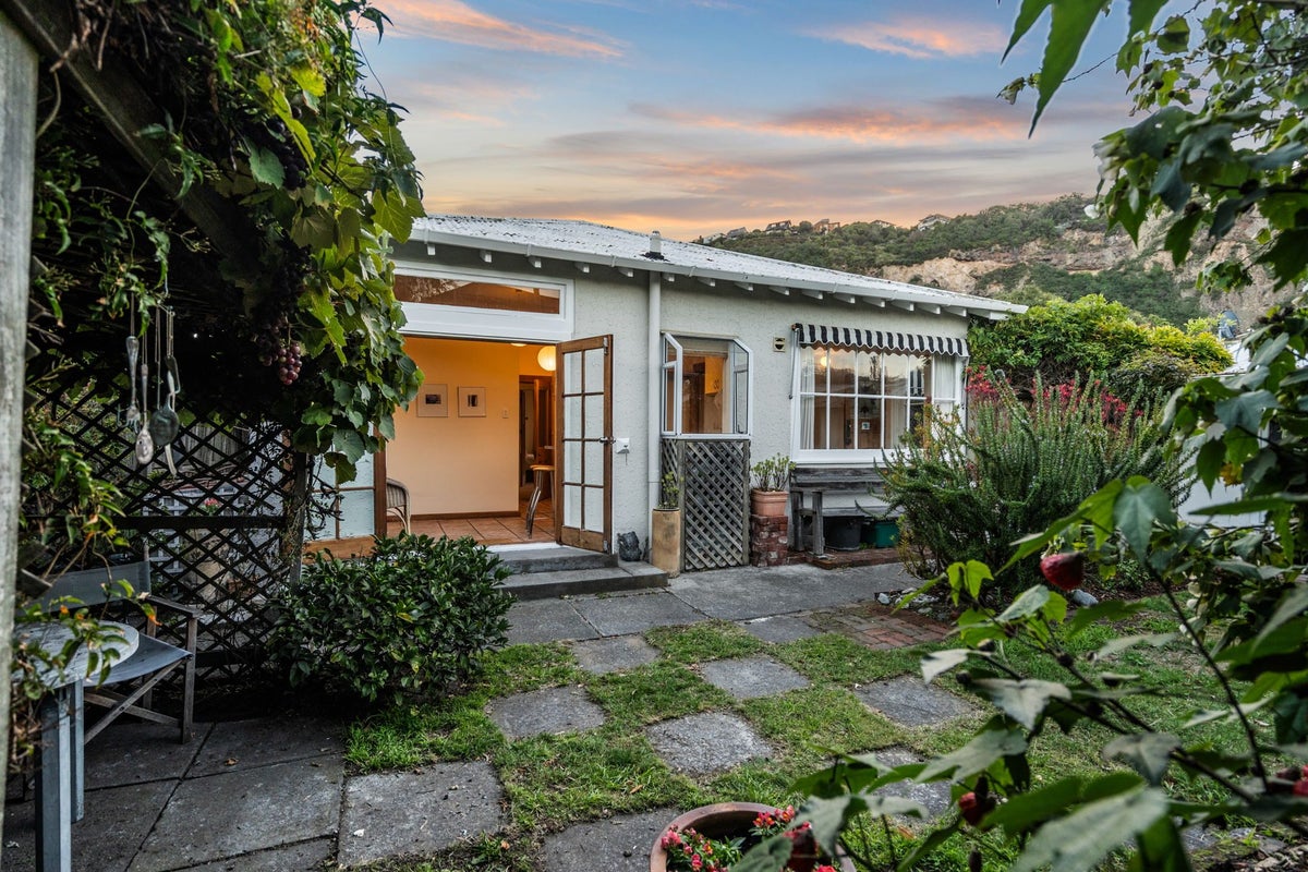 1 Dryden Street, Sumner, Christchurch - Carousel 1