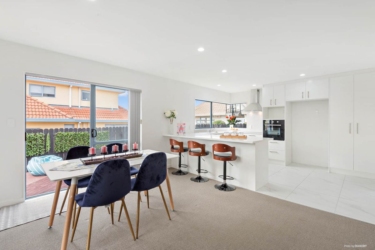 1/11 Daria Place, Northpark, Auckland - Carousel 2