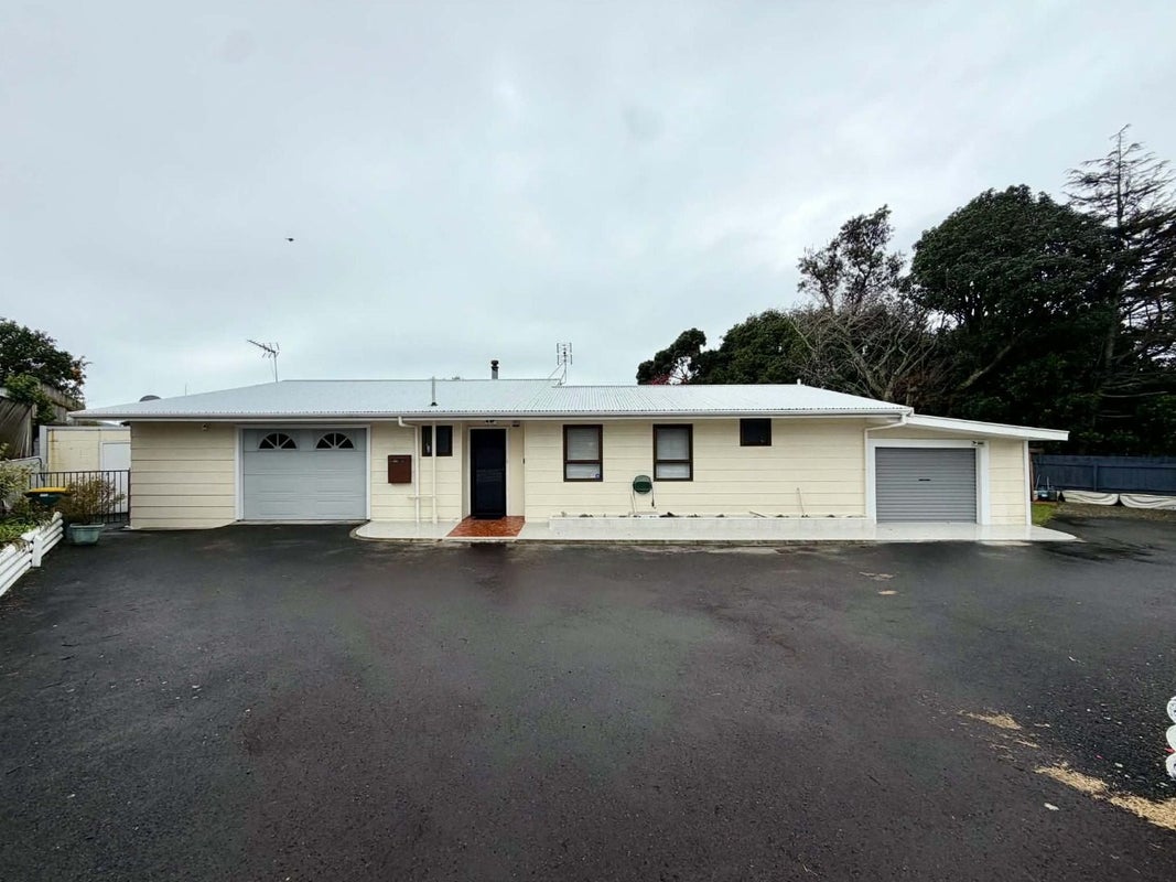161 Parklands Avenue, Bell Block, New Plymouth - Carousel 1