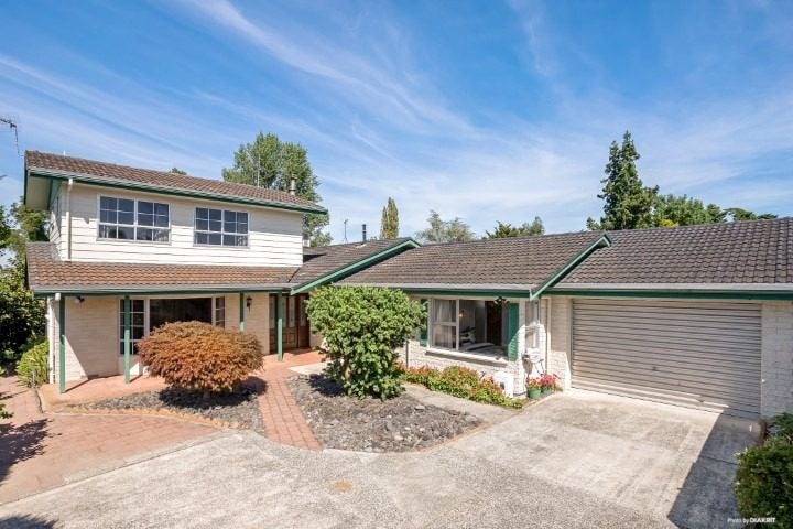 6 McLaren Place, Chedworth, Hamilton - Carousel 2