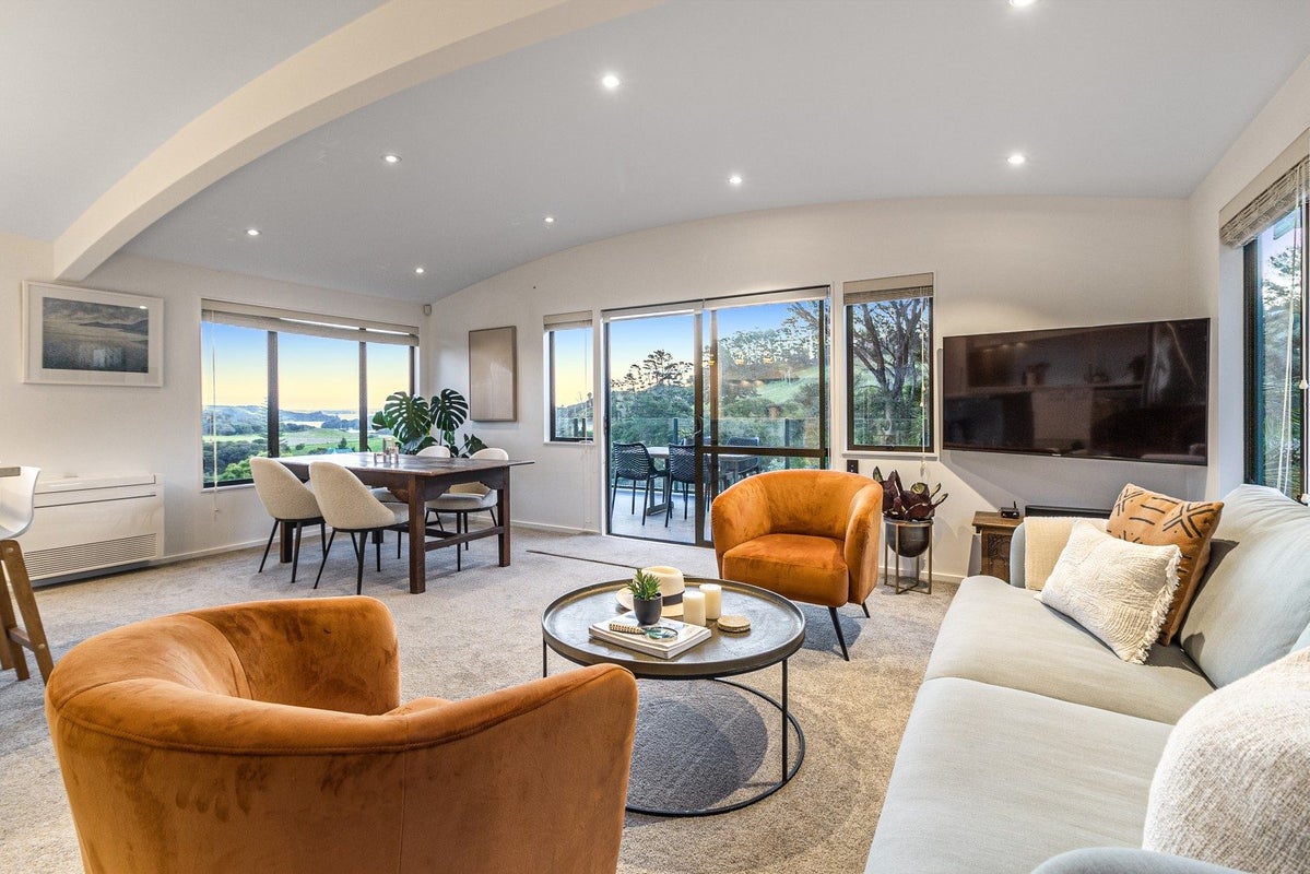 15 Bay Road, Ostend, Waiheke Island - Carousel 2