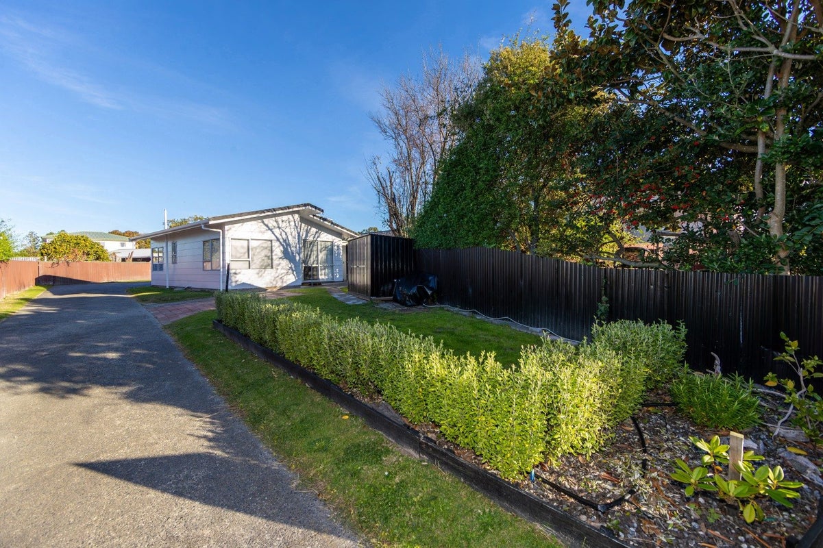 11 Jellicoe Place, Tamatea, Napier - Carousel 1