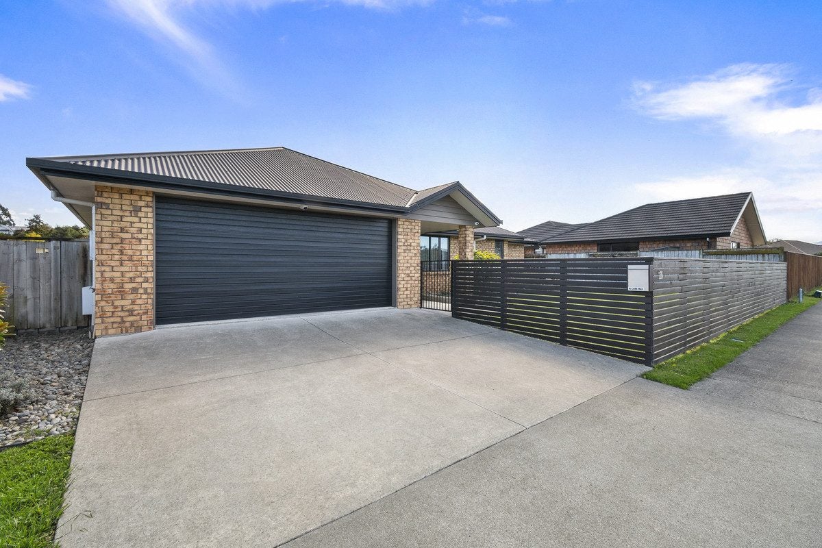 16 Chestnut Close, Kelvin Grove, Palmerston North - Carousel 1