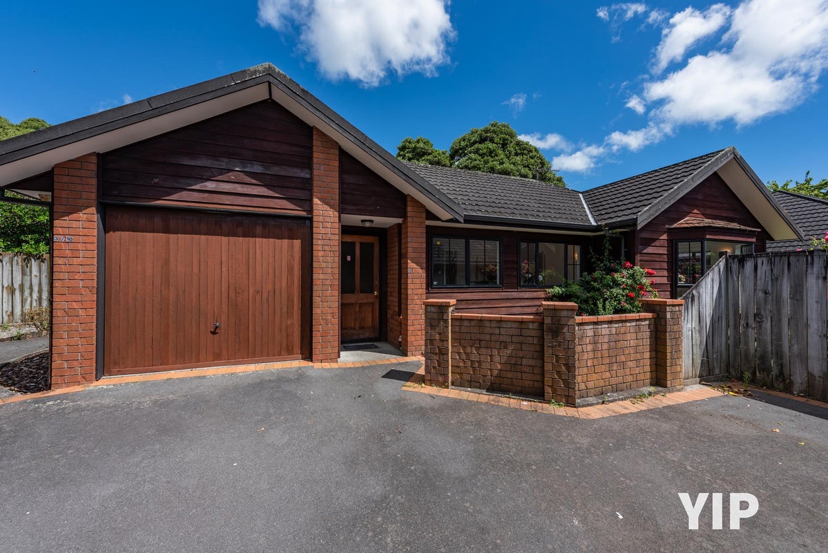 3/10 Pohutukawa Street, Woburn, Lower Hutt - Carousel 1