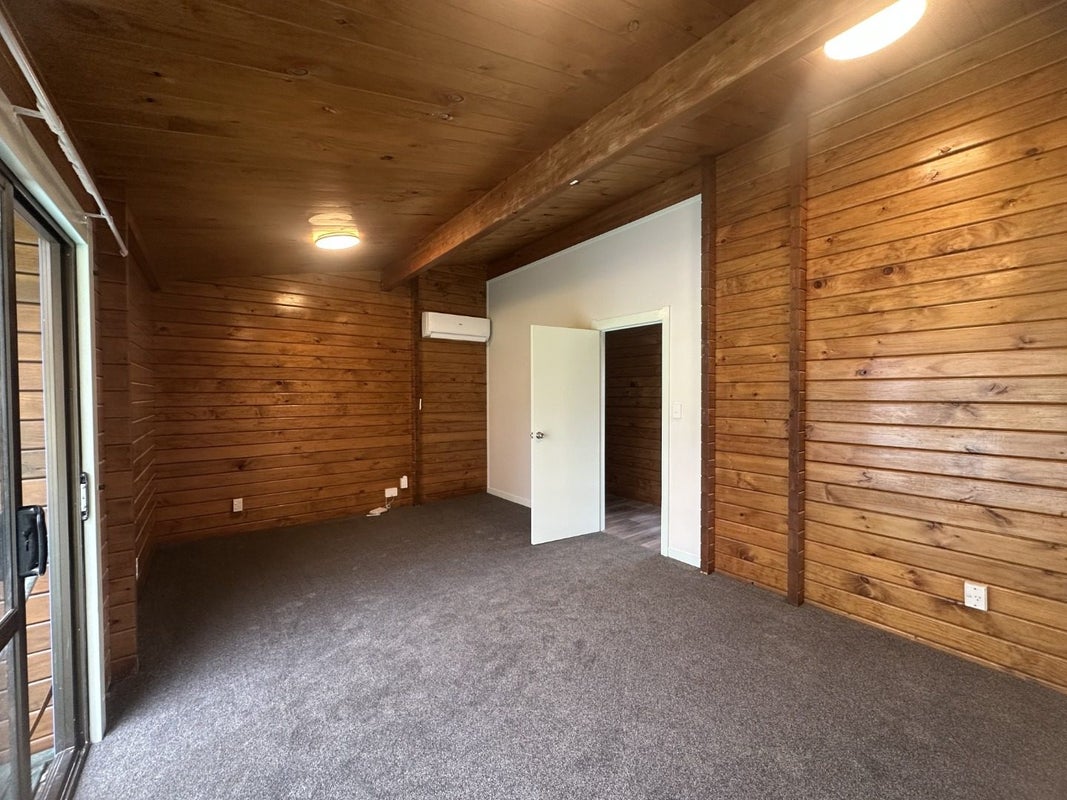 137 Simpson Road, Henderson Valley, Auckland - Carousel 13