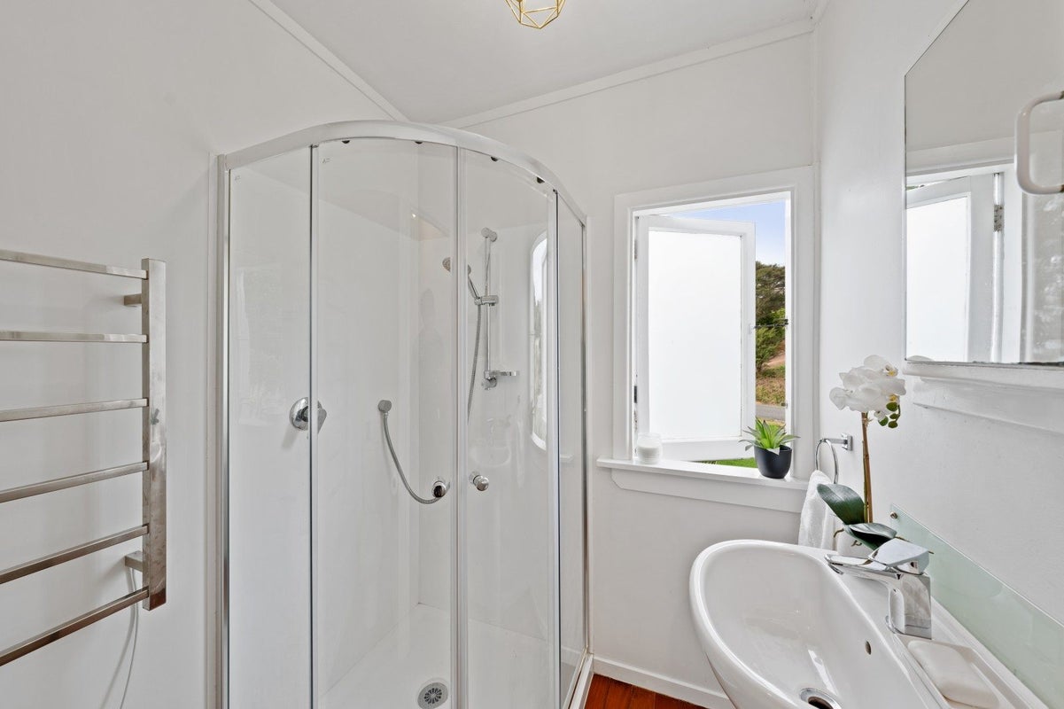 13 Kennedy Road, Surfdale, Waiheke Island - Carousel 14