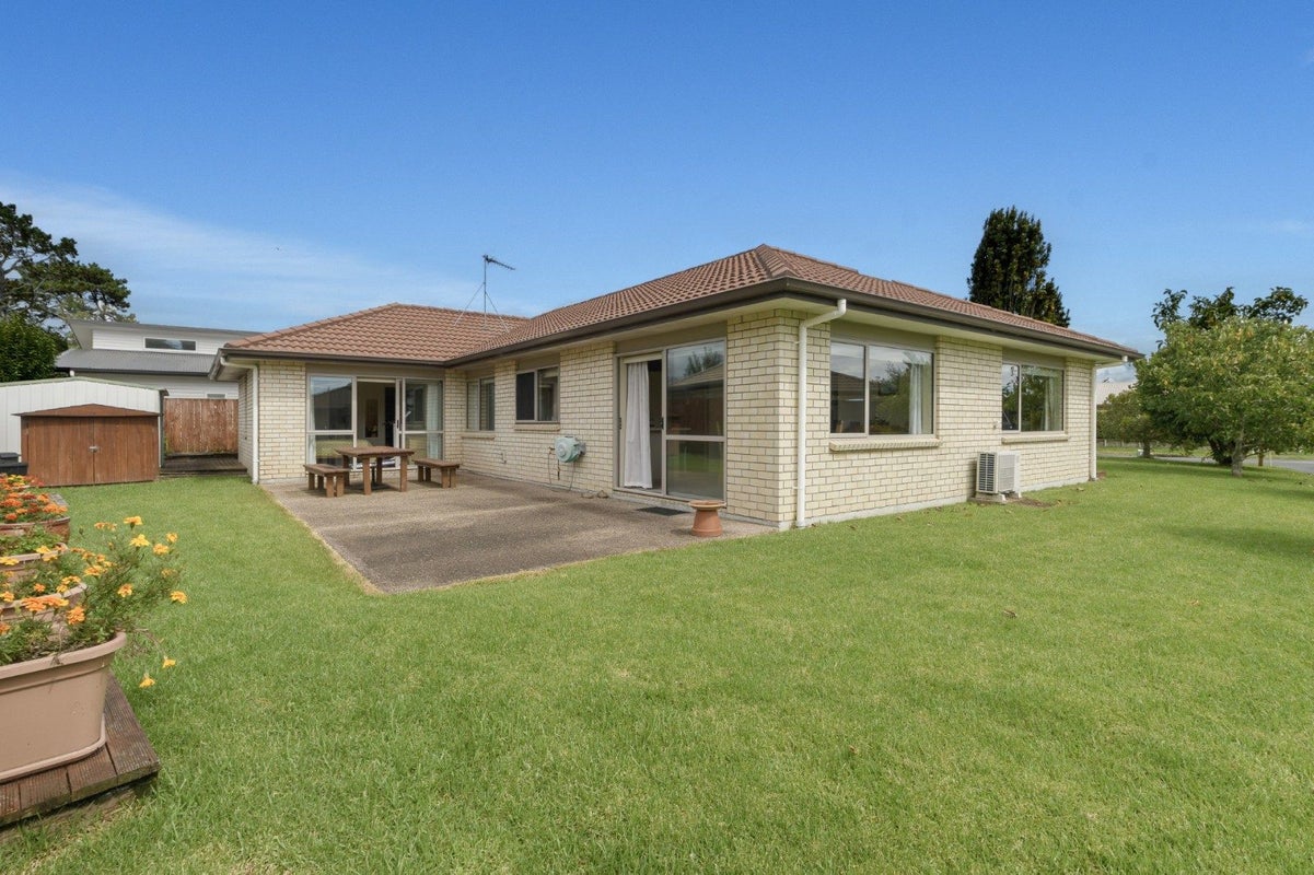 15 Teal Place, Pyes Pa, Tauranga - Carousel 1