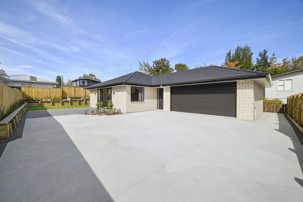 10B Gradwell Place, Two Mile Bay, Taupo - Carousel 1
