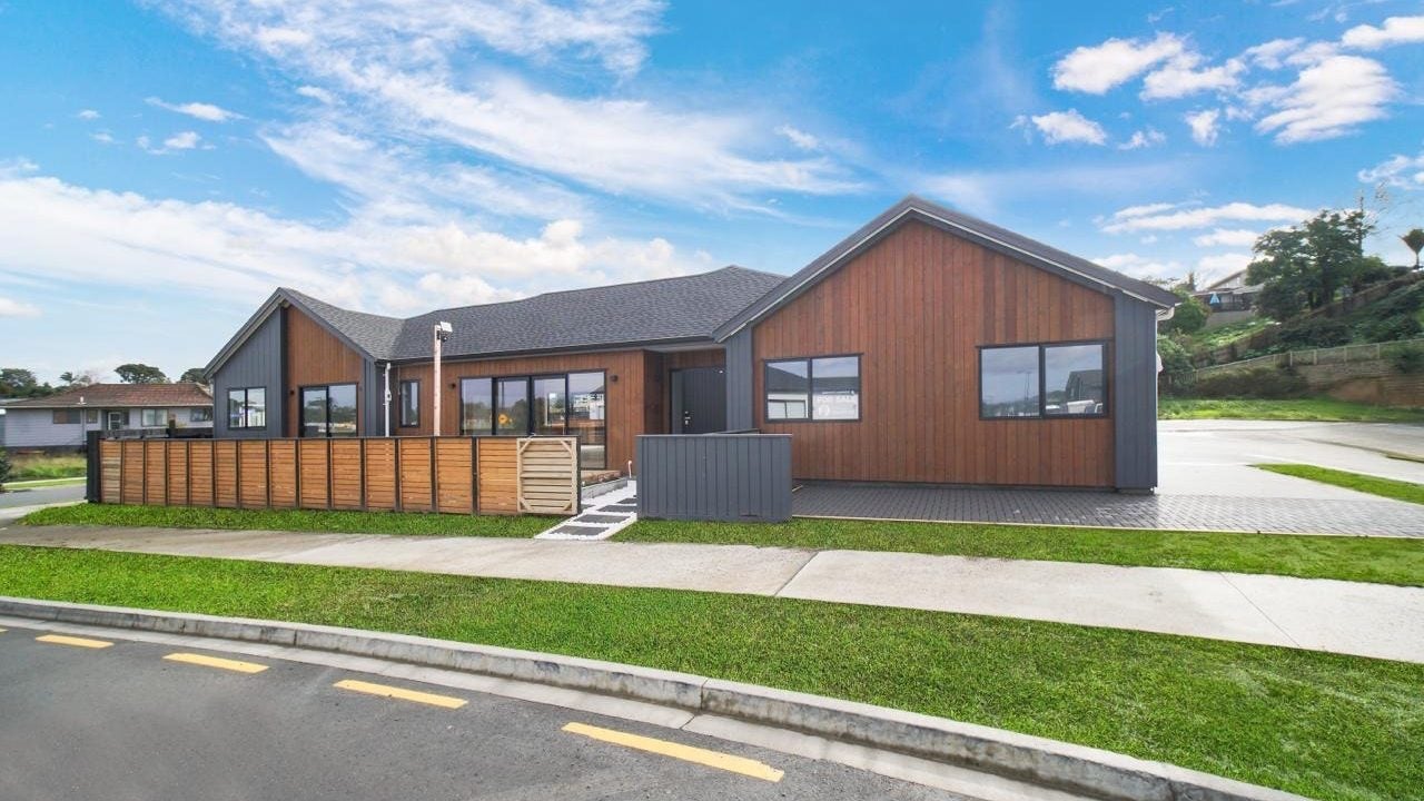 1 Mulligan Lane, Opaheke, Papakura - Carousel 1