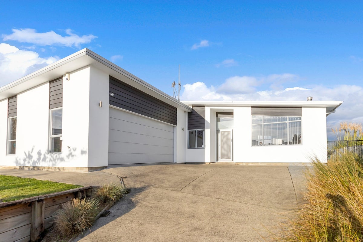4 Sinead Court, Grandview Heights, Hamilton - Carousel 1