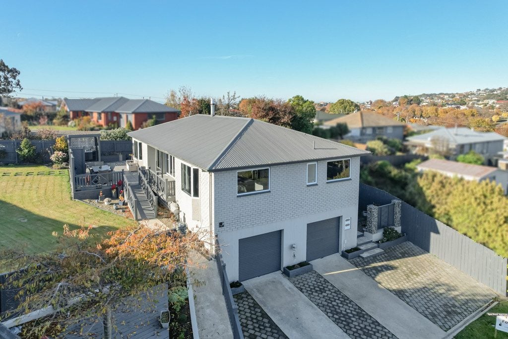 3 Leven Street, South Hill, Oamaru - Carousel 1