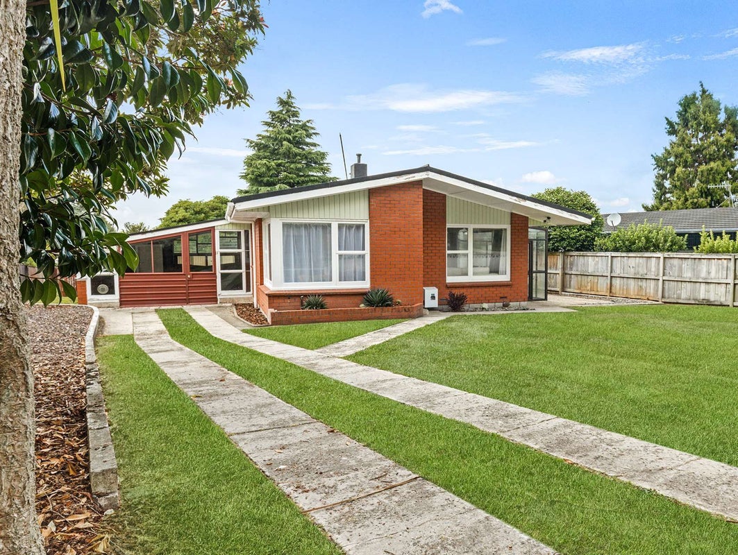 104 Grand Vue Road, Kawaha Point, Rotorua - Carousel 2