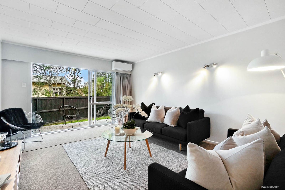 1/7 Miro Street, New Lynn, Auckland - Carousel 2