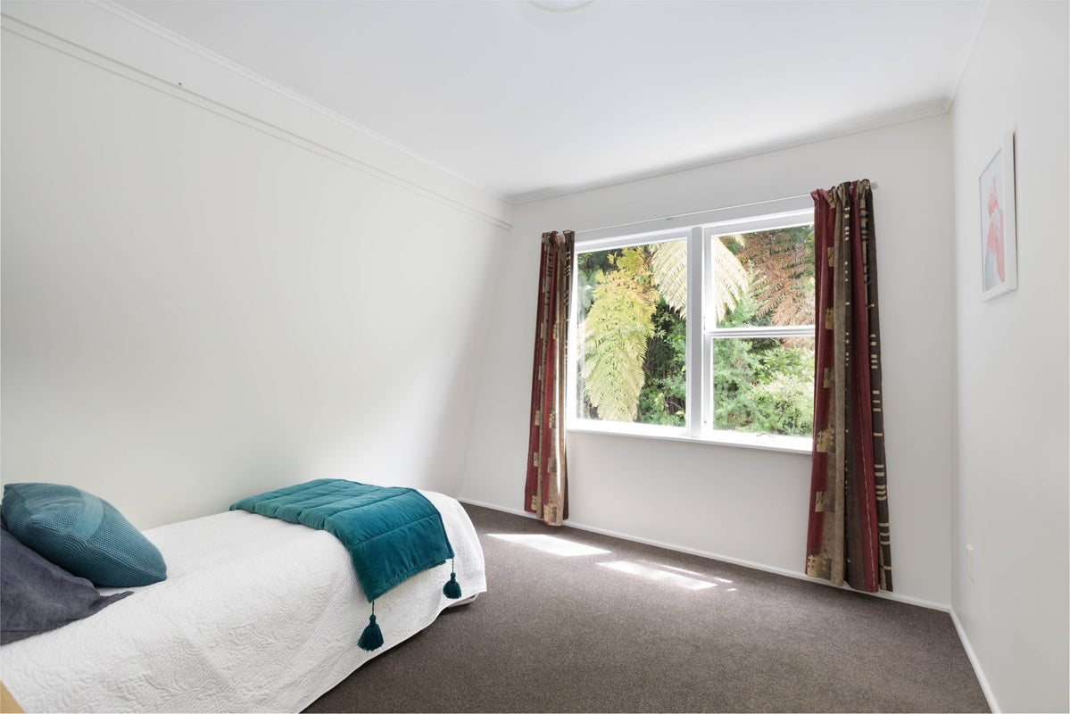 34 Lyndhurst Road, Tawa, Wellington - Carousel 9