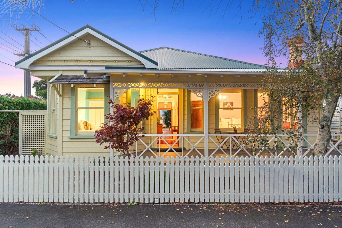 17 Cheltenham Road, Devonport, Auckland - Carousel 1