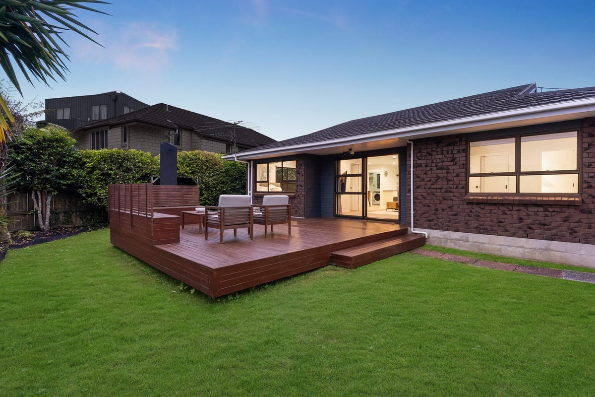 2/508 East Coast Road, Windsor Park, Auckland - Carousel 1
