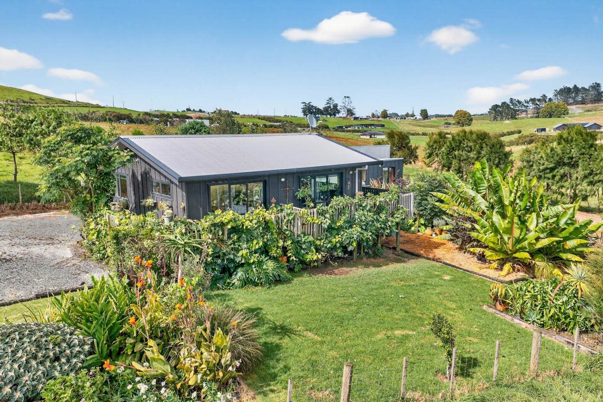 45 Brown Road, Hakaru - Carousel 1