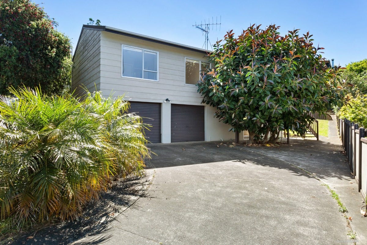 9 Elmira Place, Browns Bay, Auckland - Carousel 1
