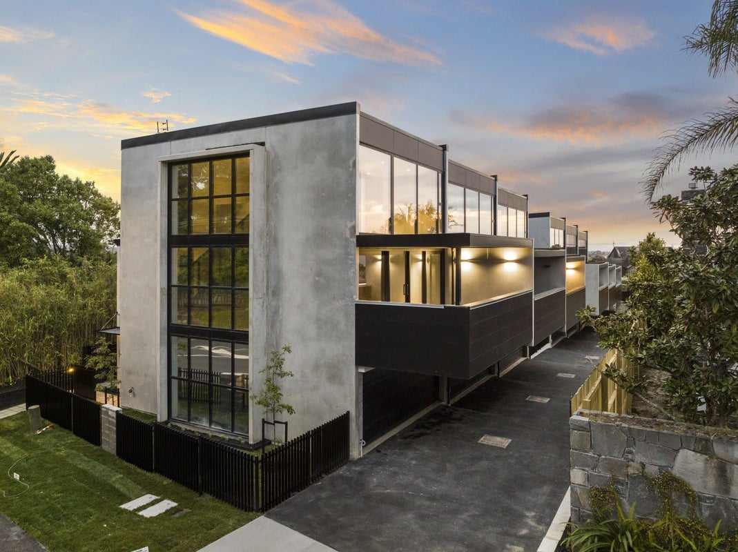 2/279 Lake Road, Belmont, Auckland - Carousel 1