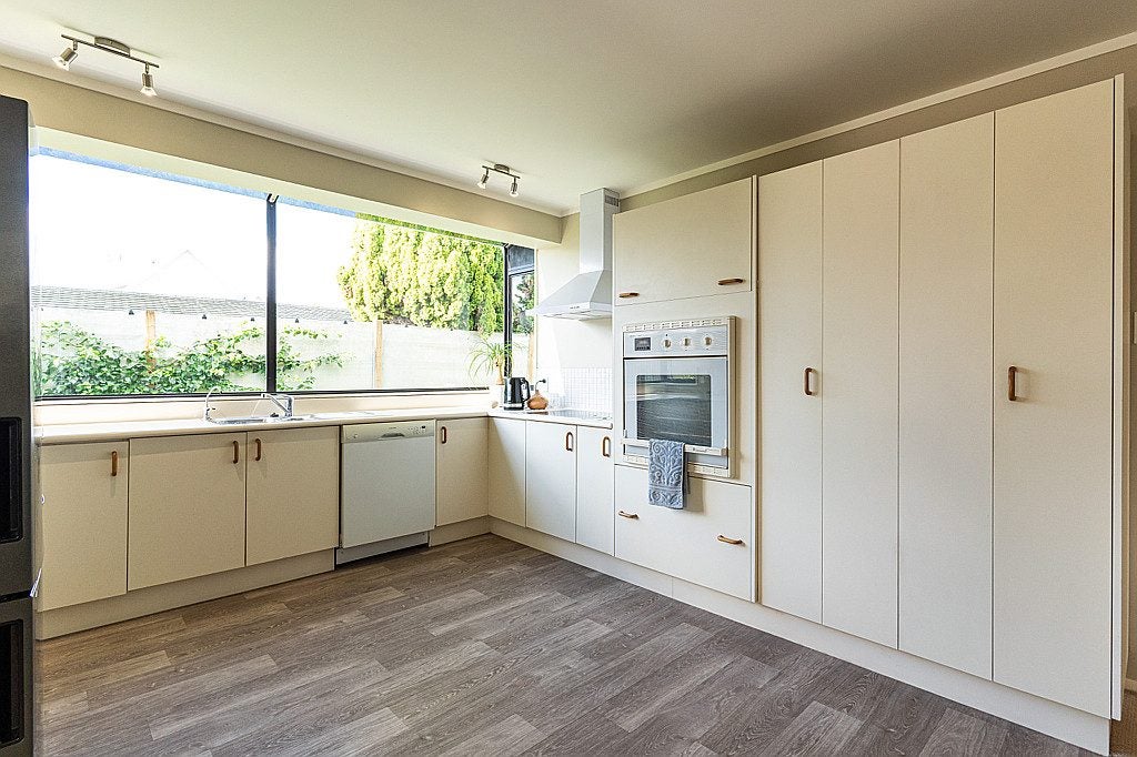 26 Redwood Grove, Hokowhitu, Palmerston North - Carousel 2