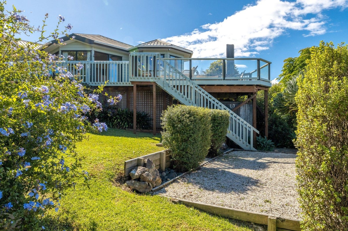 37 Junction Road, Oneroa, Waiheke Island - Carousel 2