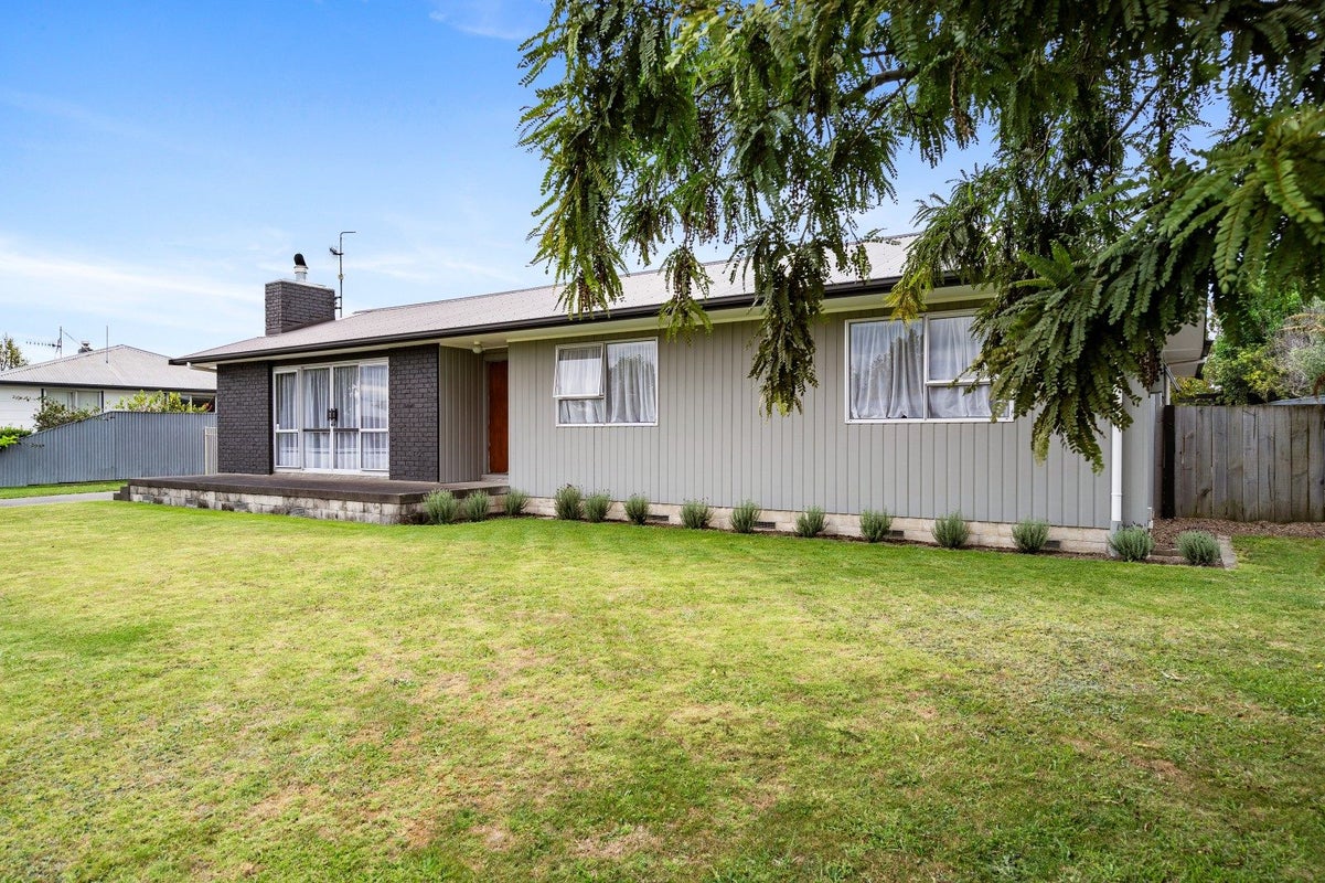 48 Robinson Crescent, Tamatea, Napier - Carousel 1