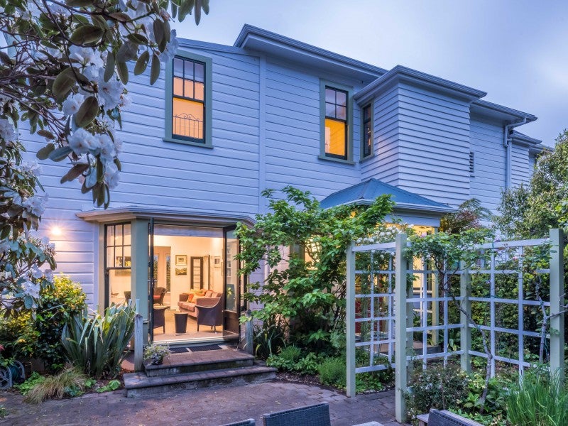 33 Hobson Crescent, Thorndon, Wellington - Carousel 1