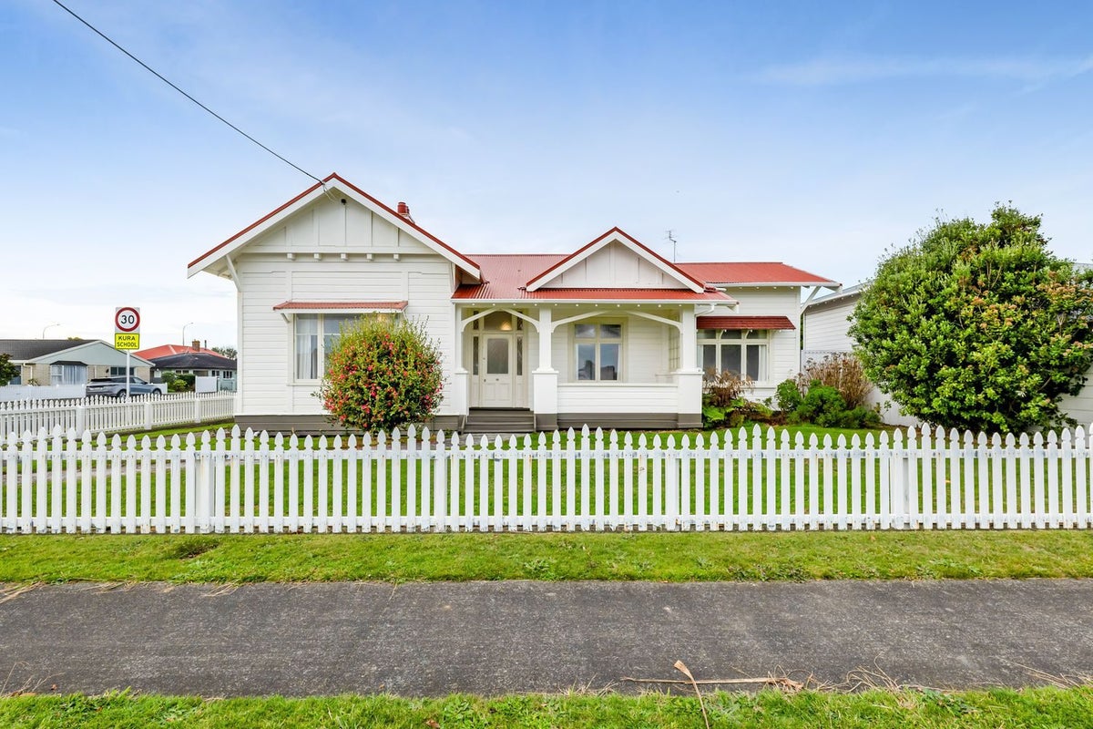 38 Argyle Street, Hawera - Carousel 29