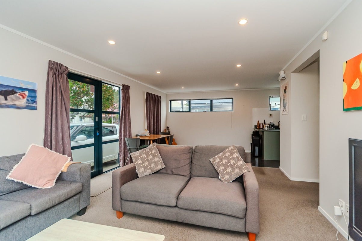 24 Picton Avenue, Newtown, Wellington - Carousel 1