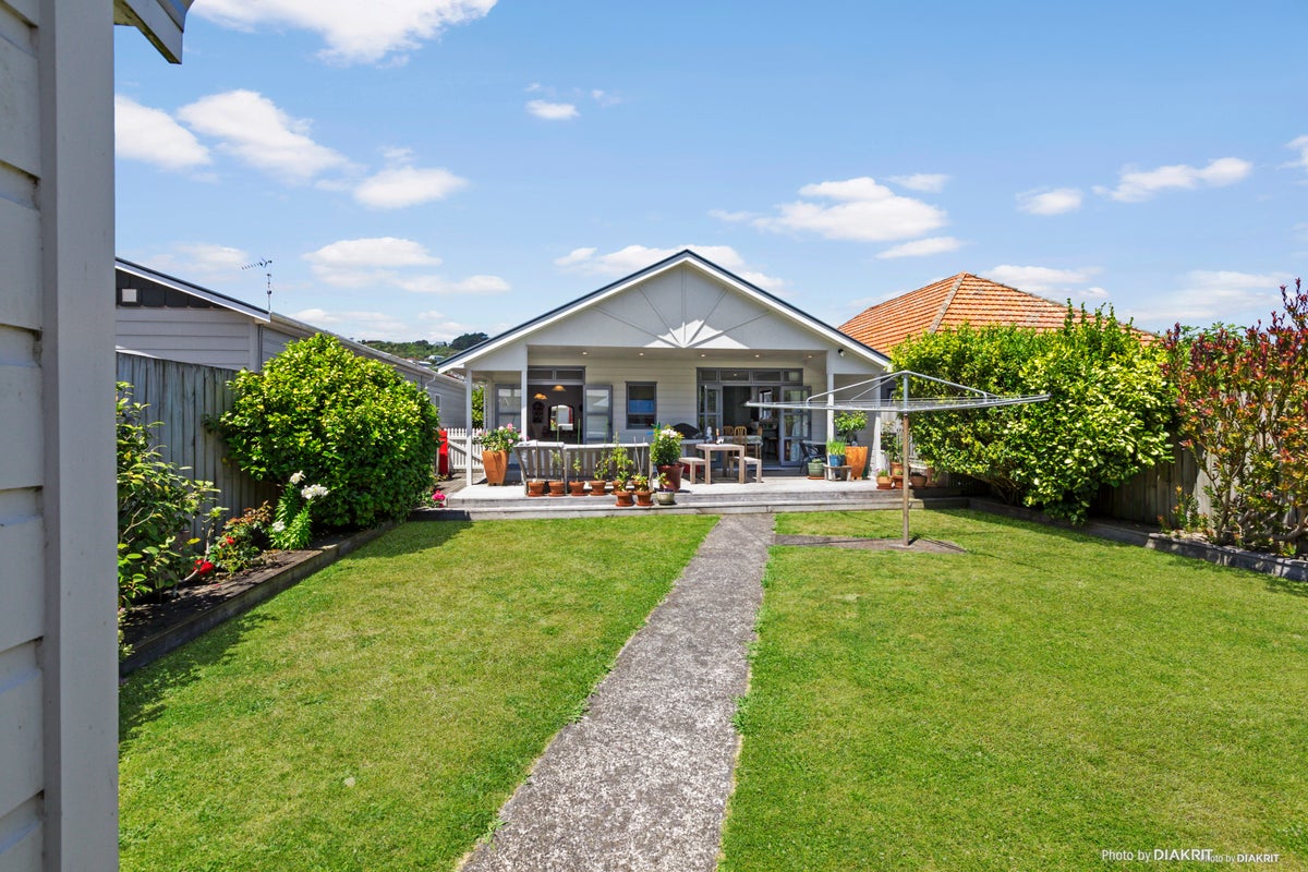 288 The Parade, Island Bay, Wellington - Carousel 1