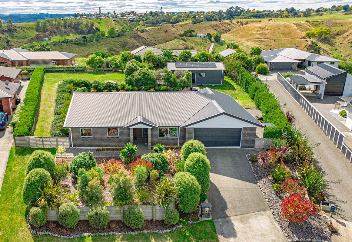 35 Cracroft Drive, Putiki, Whanganui - Carousel 1