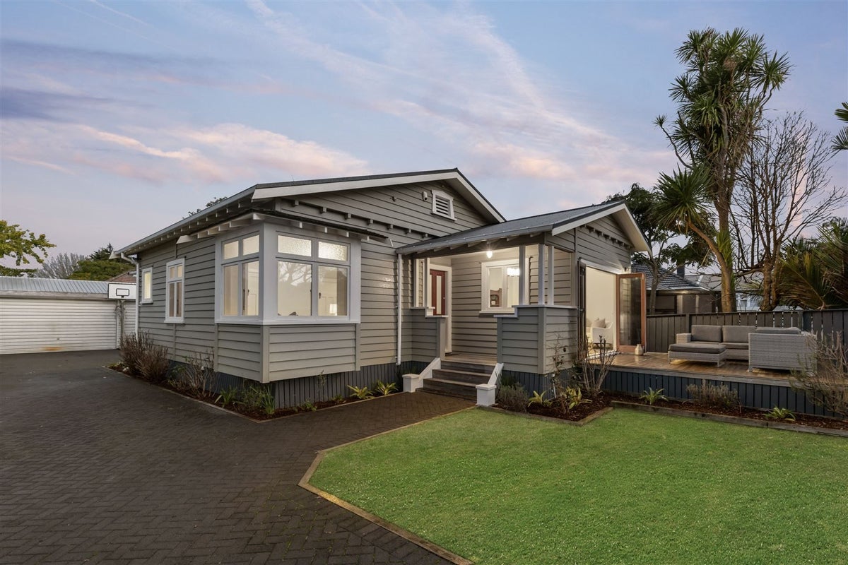 8 Huntingtree Avenue, Sandringham, Auckland - Carousel 1