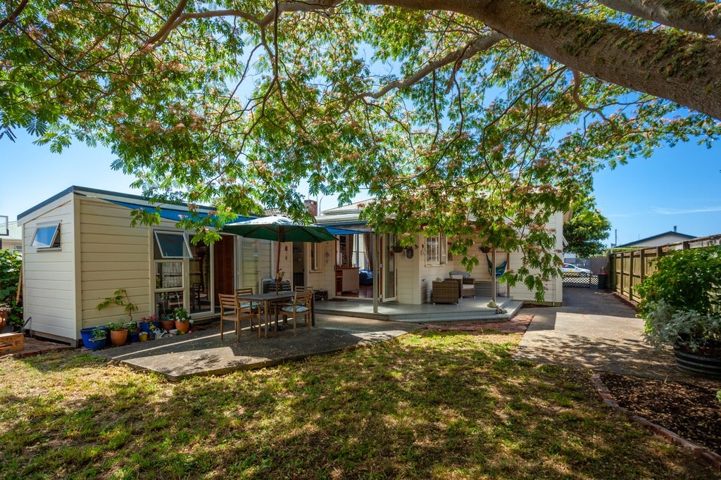 92 Grove Street, The Wood, Nelson - Carousel 1