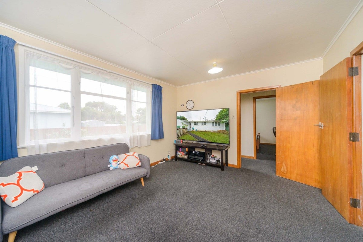 2/76 Ferguson Street, Awapuni, Palmerston North - Carousel 2