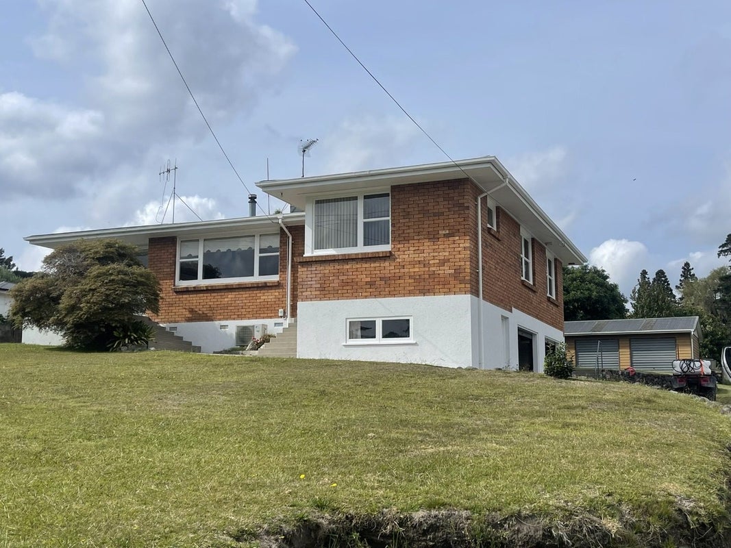 384 Welcome Bay Road, Welcome Bay, Tauranga - Carousel 1