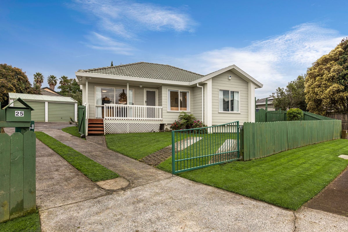 25 Bernina Place, Weymouth, Auckland - Carousel 1
