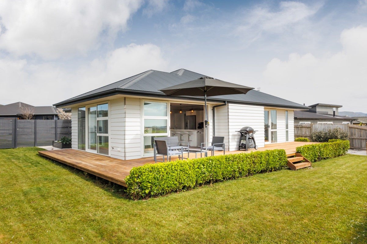 11 St Heliers Grove, Fitzherbert, Palmerston North - Carousel 1