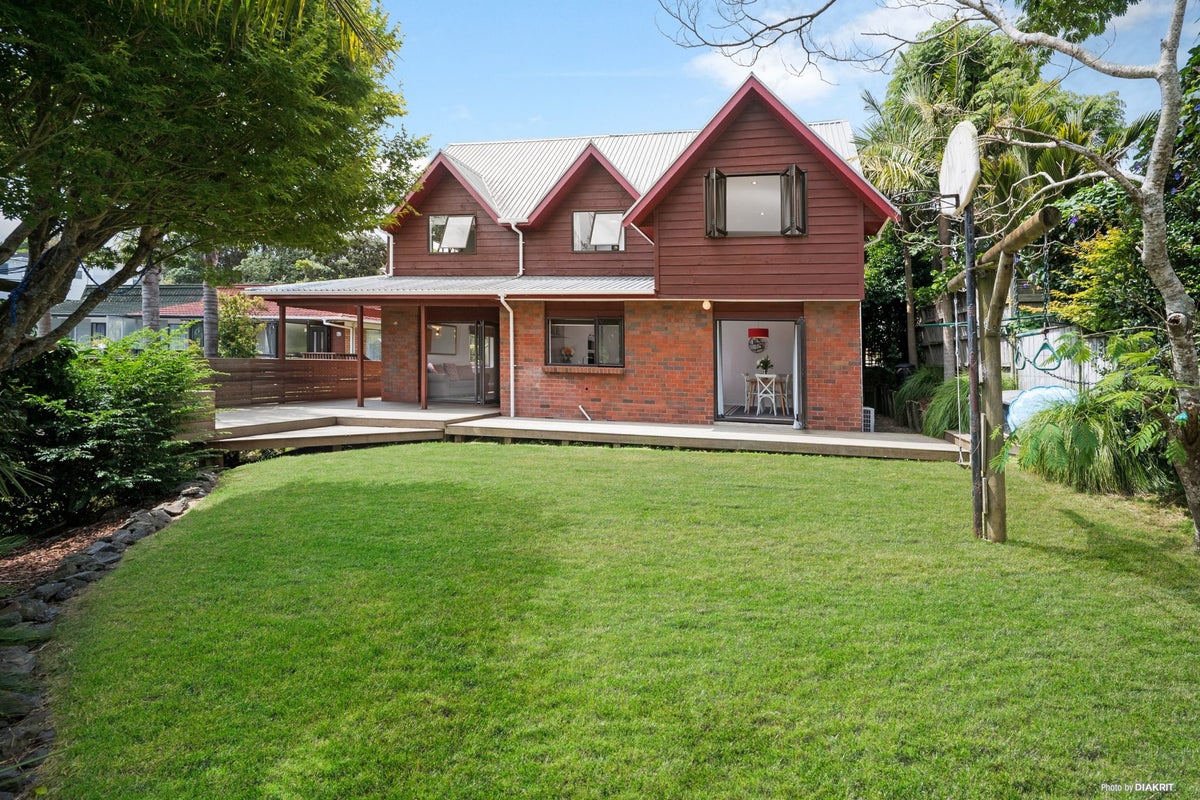 4 Orewa Street, Torbay, Auckland - Carousel 1