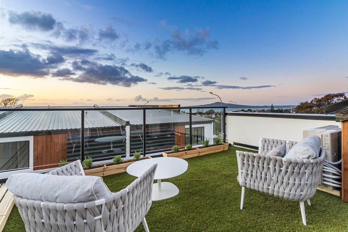 1C Colenso Place, Mission Bay, Auckland - Carousel 1